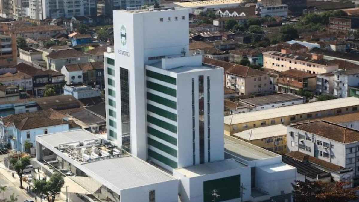 O governador do Estado de São Paulo, Tarcísio de Freitas, anunciou uma série de investimentos na saúde da Baixada Santista