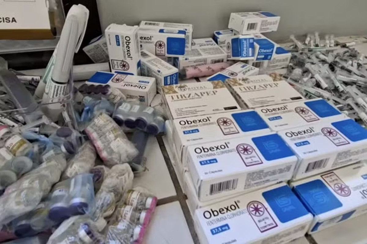 Entre os itens comercializados estavam as populares canetas emagrecedoras