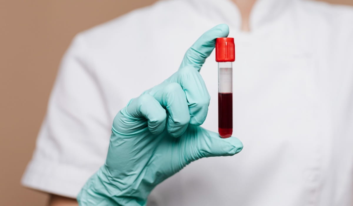 Segundo especialistas, essa mulher seria o único caso conhecido no mundo e um protocolo especial está sendo desenvolvido com esperança de encontrar outras pessoas com o mesmo grupo