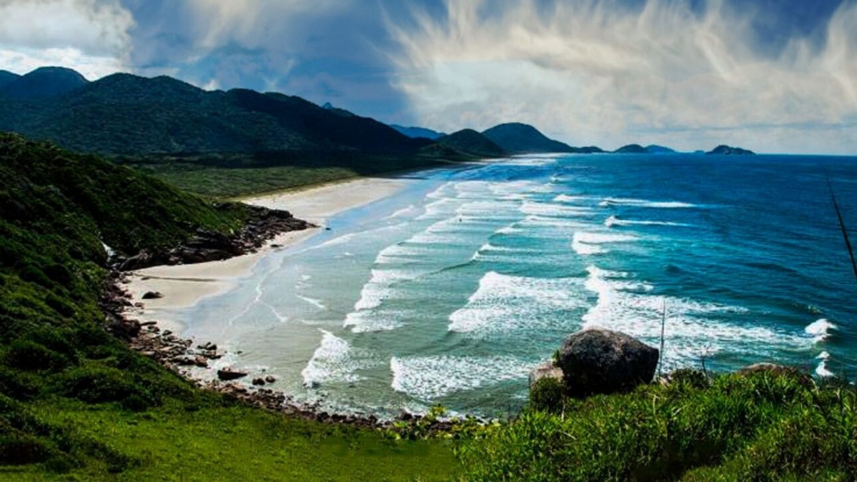 A cultura local se resume a artesanato, pescaria local e festas populares