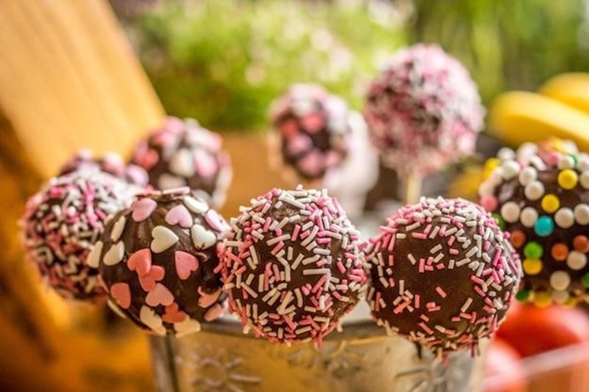 Shopping promove uma oficina gratuita de montagem de árvore de brigadeiro, voltada para crianças de 4 a 12 anos