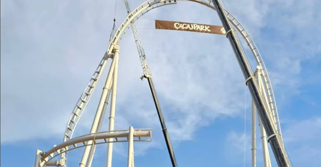 Topo da gigantesca Ghostrider acaba de ser finalizado no Cacau Park, em Itu/SP