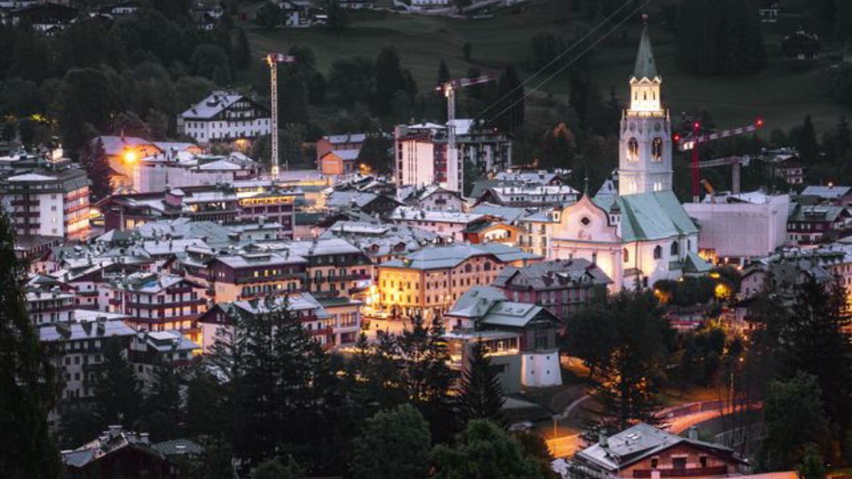 A cidade tem uma média anual de apenas 6,7 horas de sol por dia