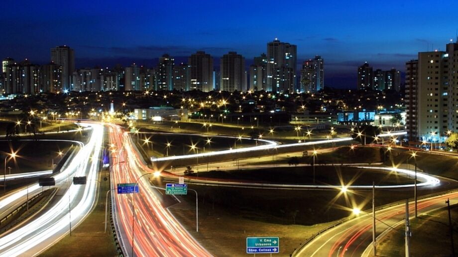 Entre as organizações de destaque no município estão a Embraer e o Instituto Nacional de Pesquisas Espaciais (INPE)