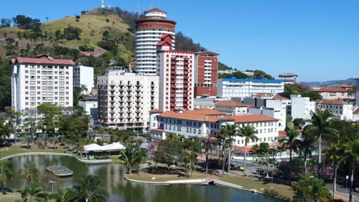 O nome "Lindóia" vem da língua nativa tupi-guarani. Seu significado é: "Rio que não transborda" ou "água morna ao paladar"