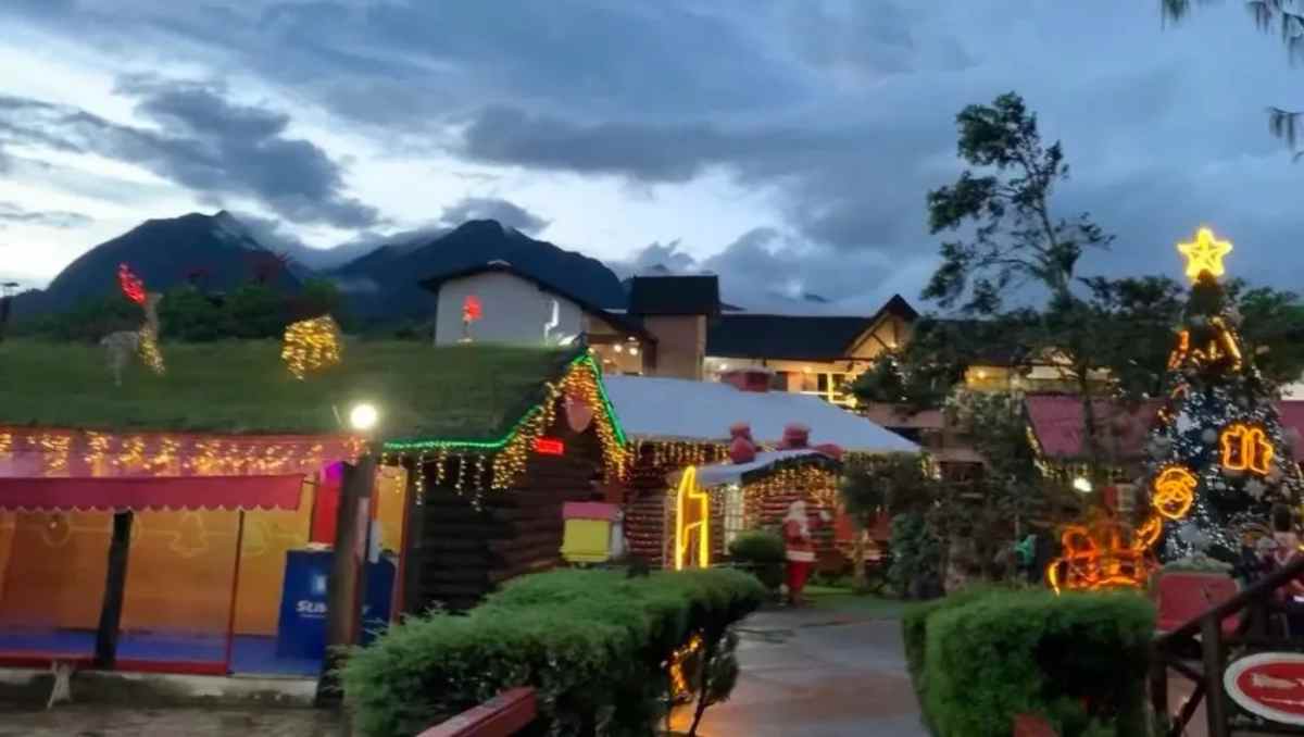 A título de curiosidade, a distância entre a cidade e Helsinque, capital da Finlândia, é de 11.087 km