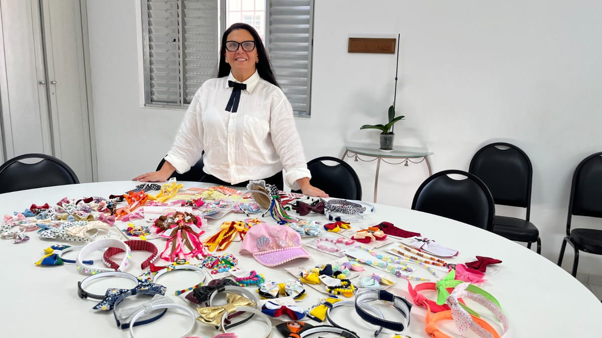 Atualmente, com dez anos de história no artesanato, Thalyda dedica parte de seu tempo a apoiar e motivar outras mulheres que estão começando