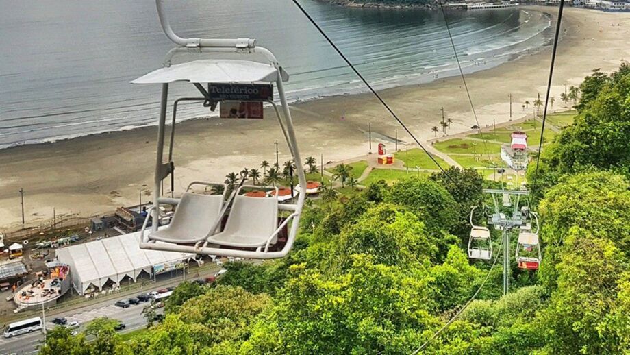 Inaugurado em 2002, o teleférico proporciona uma vista privilegiada do Morro do Japuí e da rica paisagem da Mata Atlântica