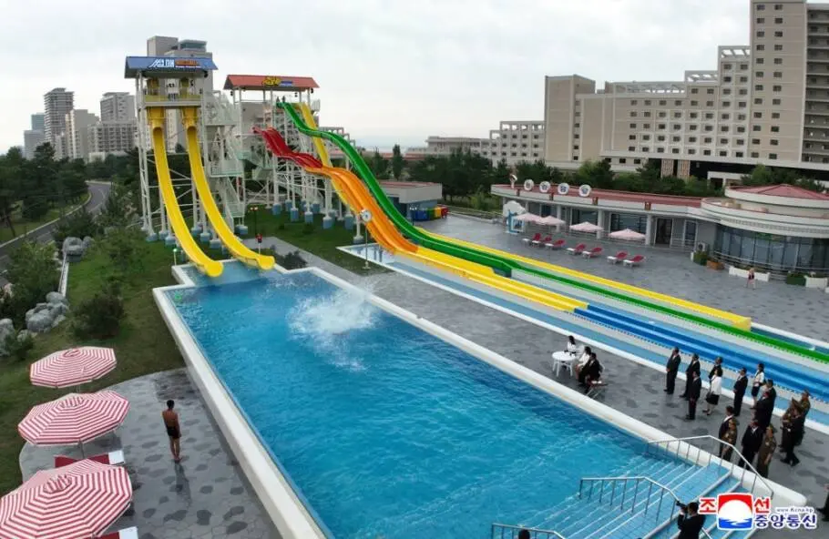 O empreendimento conta com lazer completo contando com restaurantes, instalações desportivas e teatros.