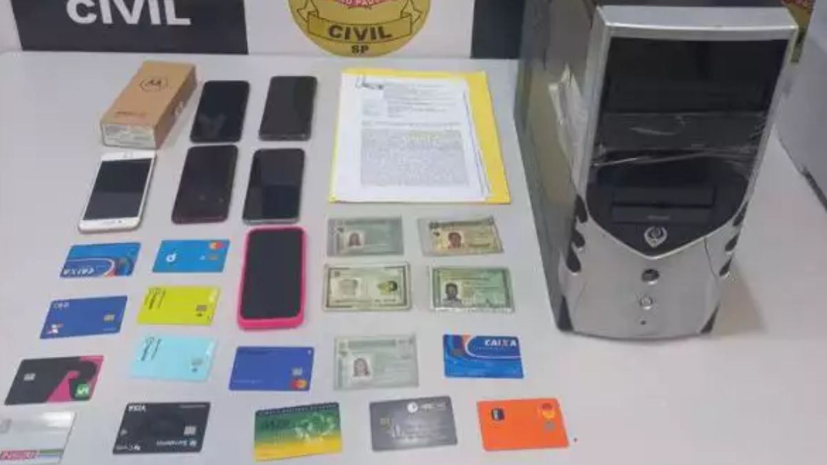 Os criminosos utilizavam identidades falsas para abrir contas