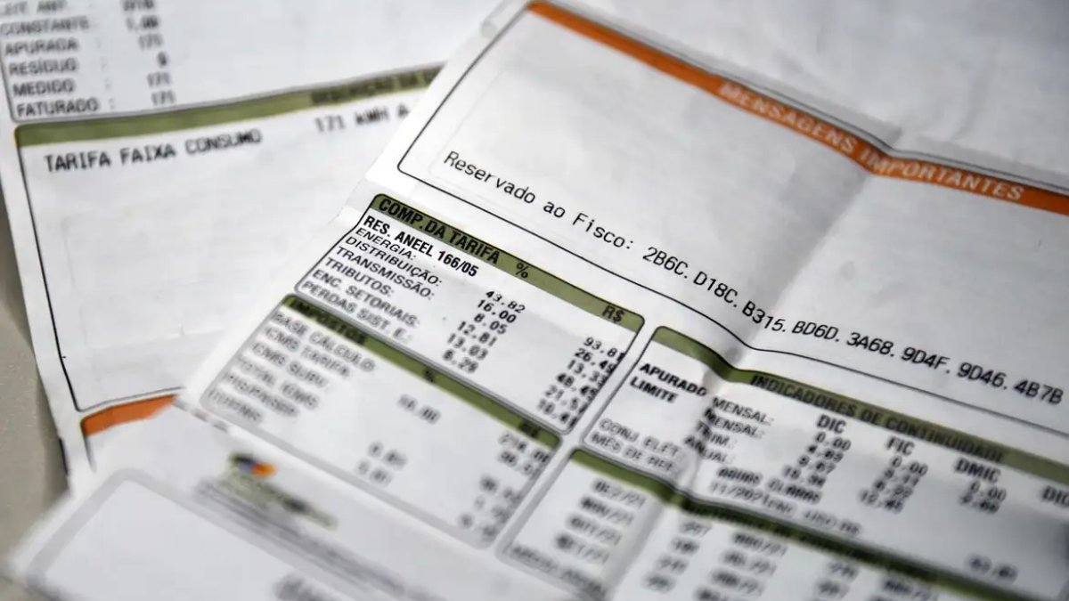 Apesar da permanência da cobrança extra, houve uma pequena redução em relação a setembro