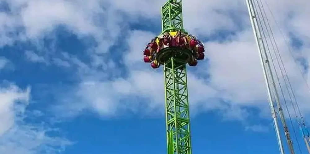 Adolescente caiu da torre de queda livre chamada Alpen Turbo Drop, no Alpen Park