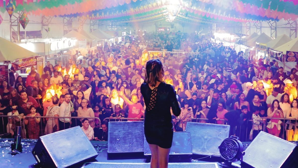 O público poderá aproveitar uma grande praça de alimentação com barracas típicas e apresentações de artistas regionais