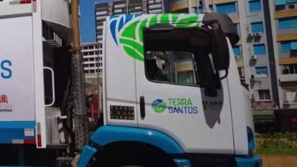 Estão paralisados quase três mil trabalhadores do mesmo grupo em outras atividades de coleta de lixo