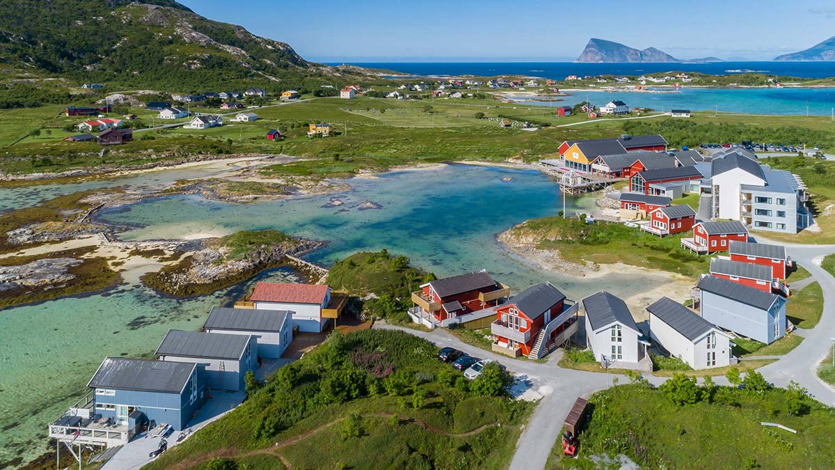 Localizada no Círculo Polar Ártico, Sommarøy é conhecida por sua beleza natural impressionante