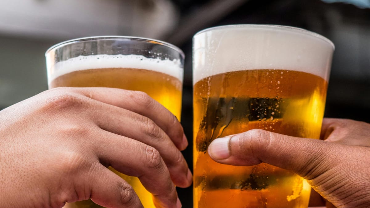 Cerveja apresenta uma combinação de carboidratos e álcool, além de pequenas quantidades de minerais