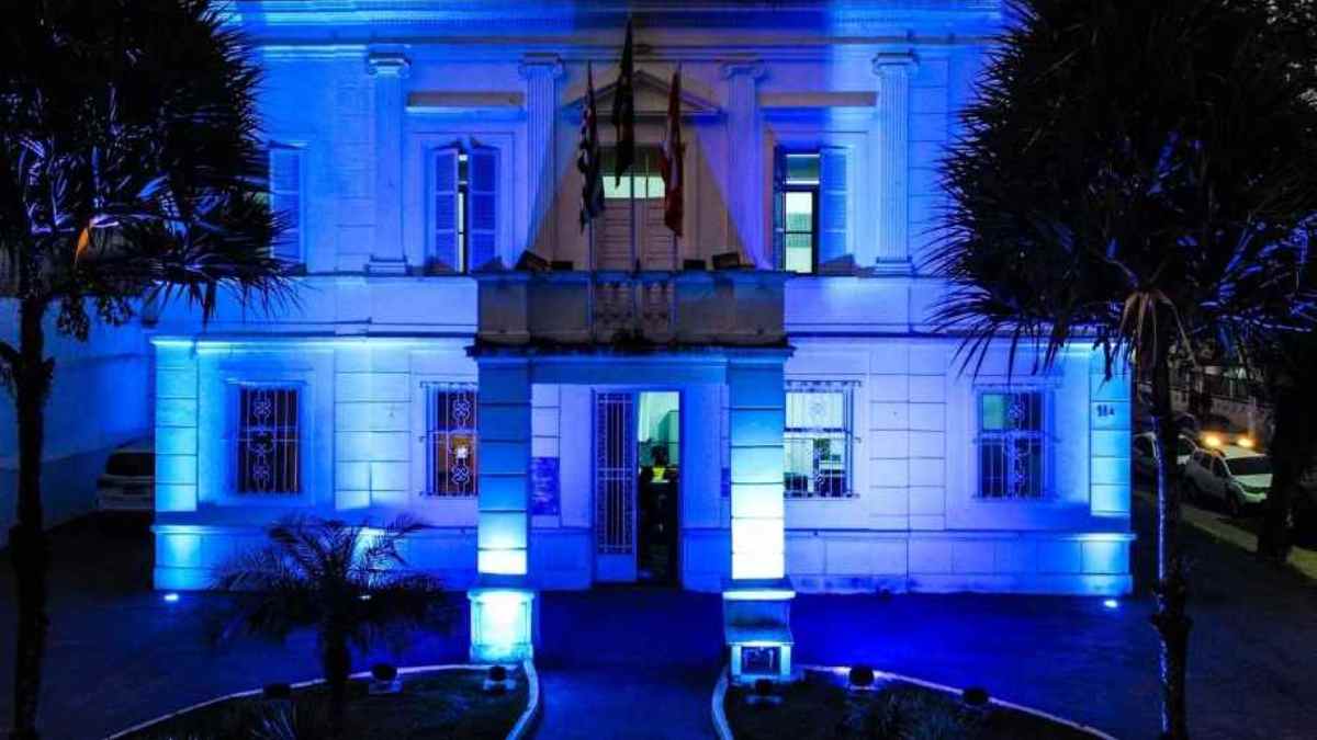 A iluminação especial ressalta a importância do engajamento de toda a sociedade na causa