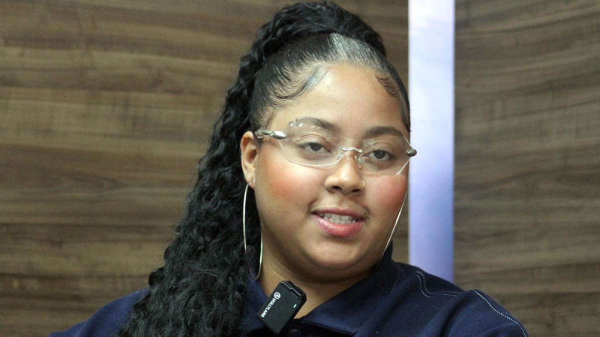 Leticia Colares, conhecida como DJ Bonekinha Iraquiana