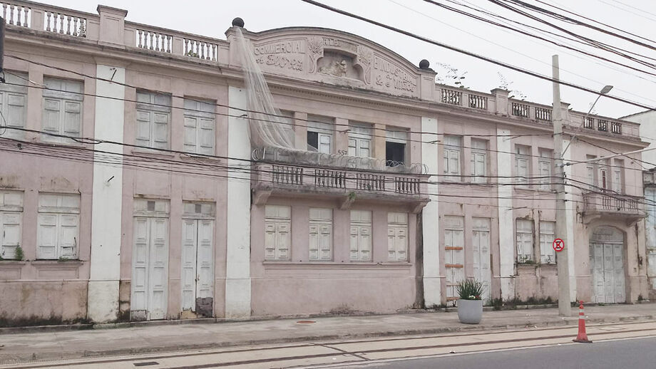 A fábrica A Leoneza Comercial e Industrial foi fundada em 1904 no bairro Vila Mathias
