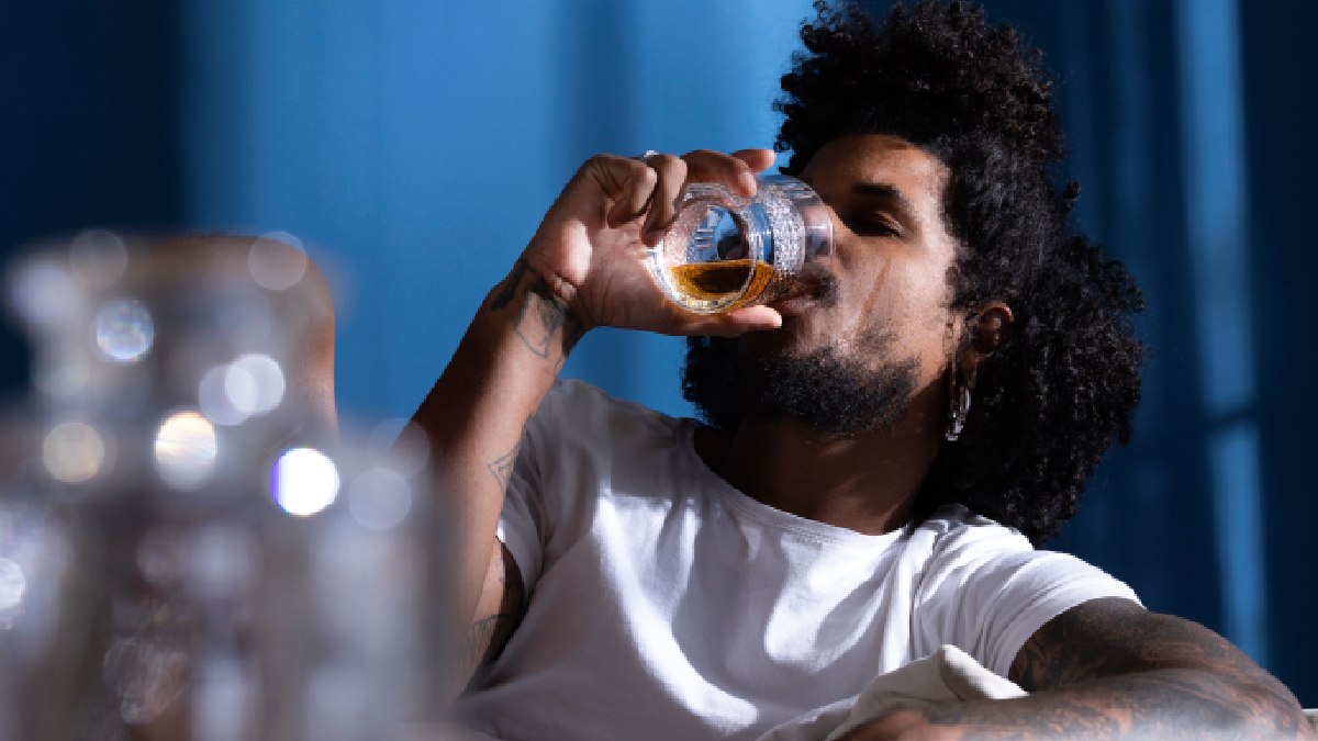 Homens que consomem 80 gramas de álcool por dia durante uma década já correm risco de desenvolver cirrose hepática