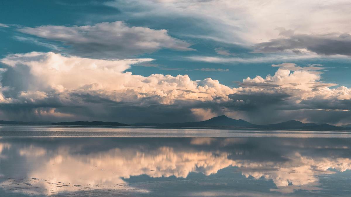 O Salar de Uyuni fica na Bolívia
