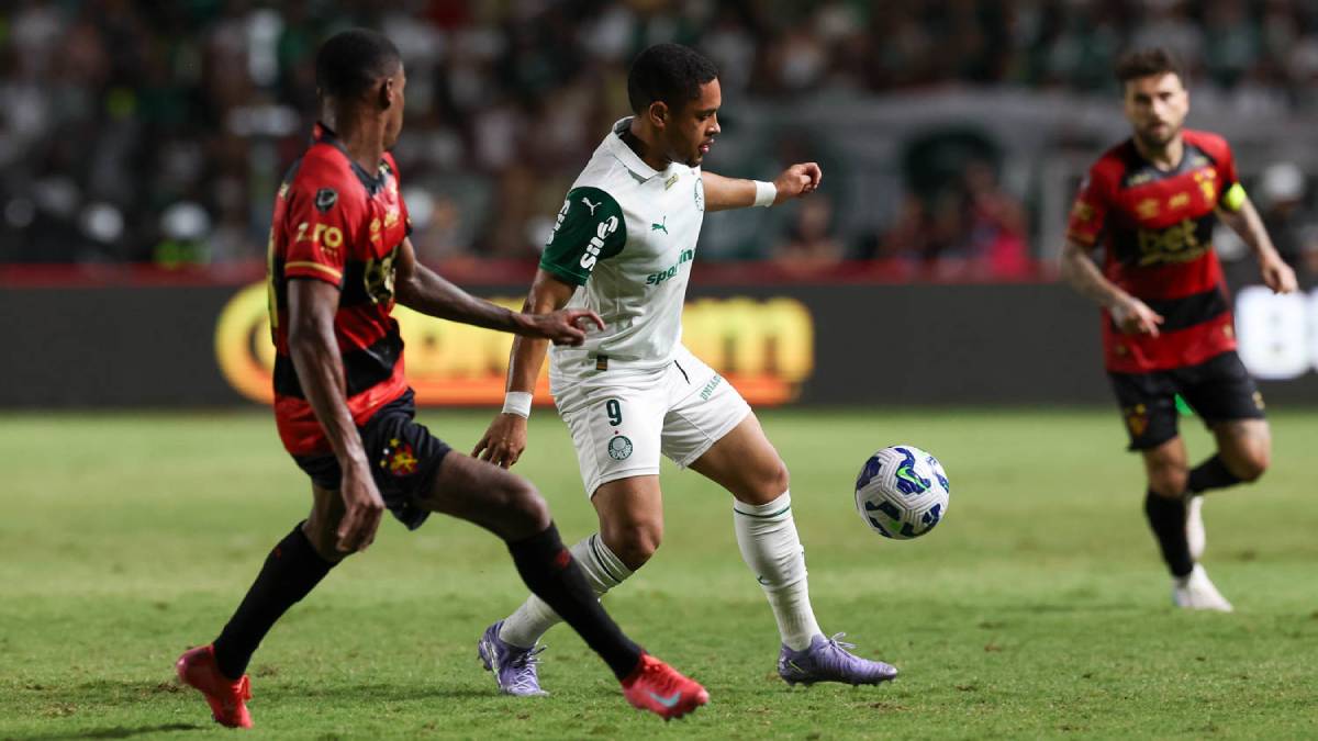 A partida acontece nesta segunda-feira (25)