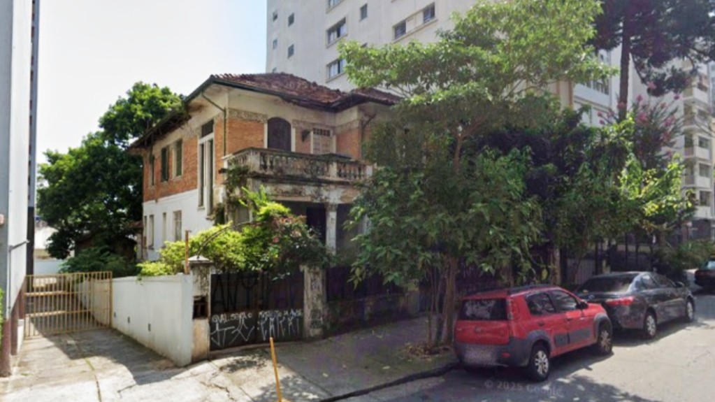 A Constituição Federal deixa claro que o direito à propriedade privada não é absoluto