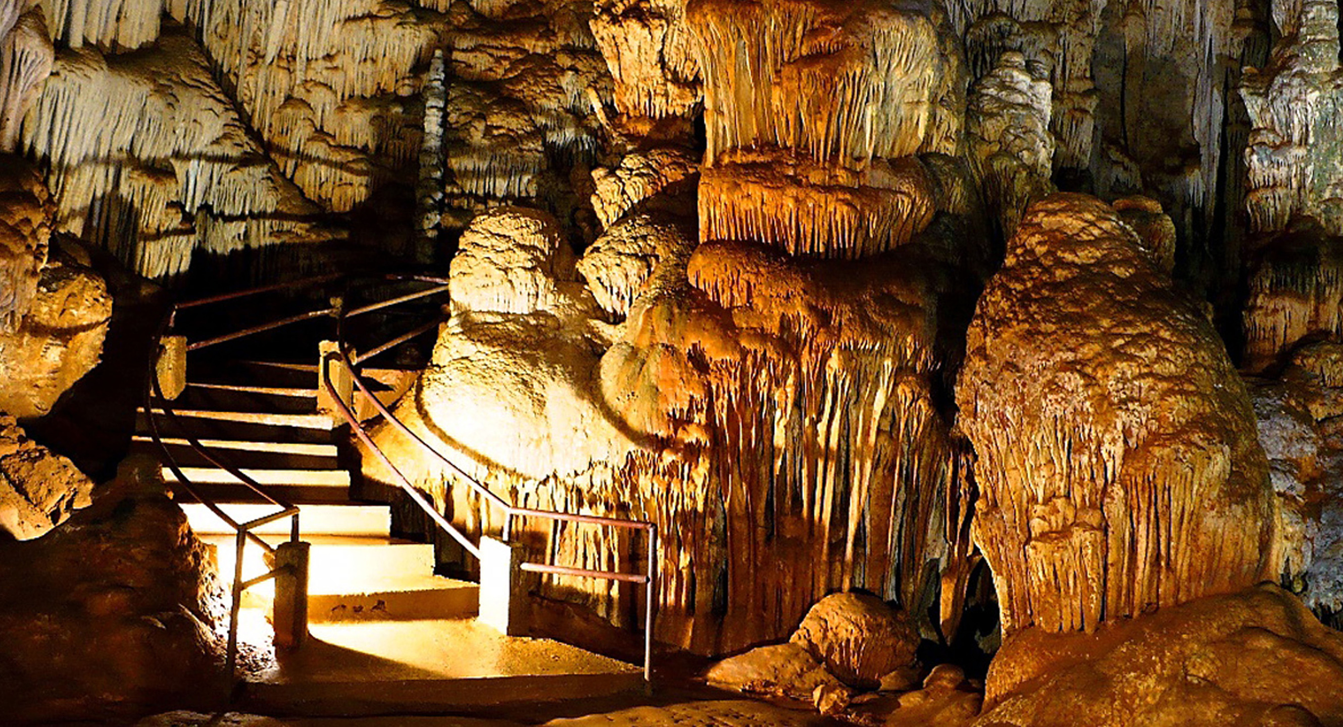 Localizada na região do Vale do Ribeira, no sul do estado de São Paulo, a cidade de Eldorado guarda um passado rico e surpreendente