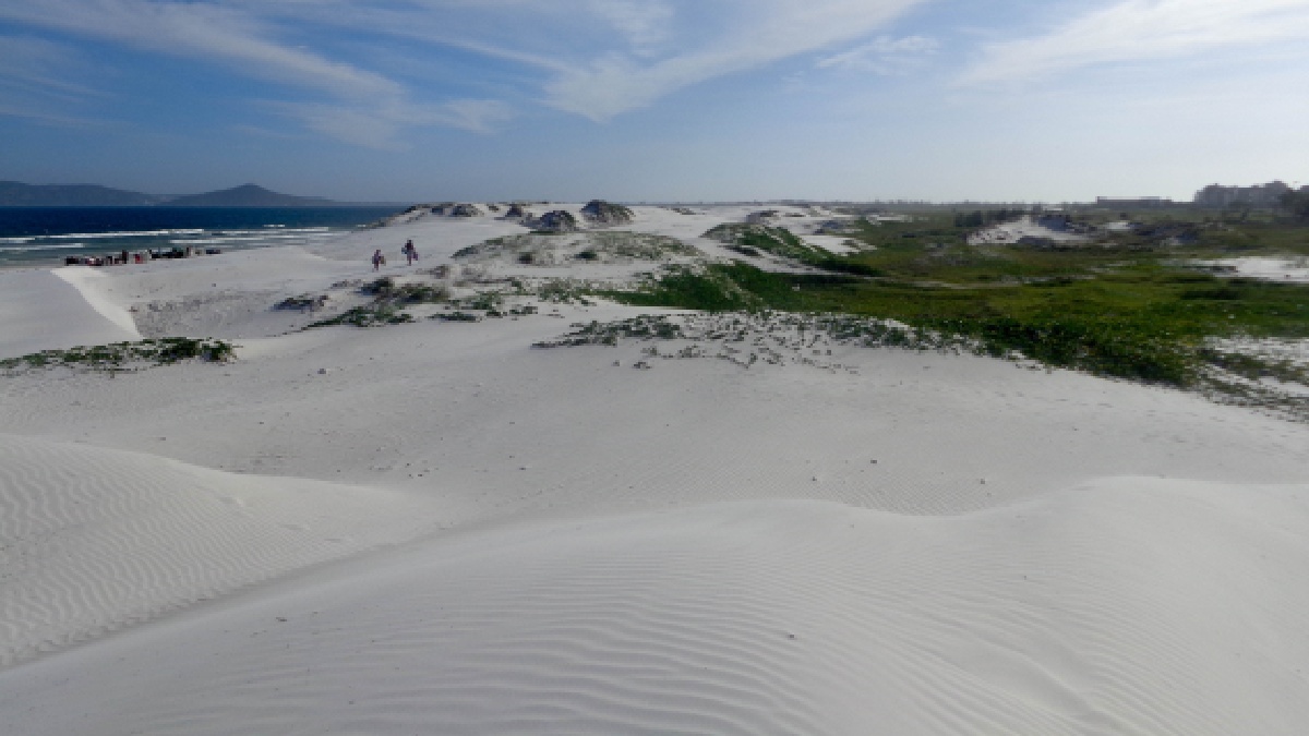 Areias brancas de Cabo Frio são atribuídos a solo antigo rico em quatzo