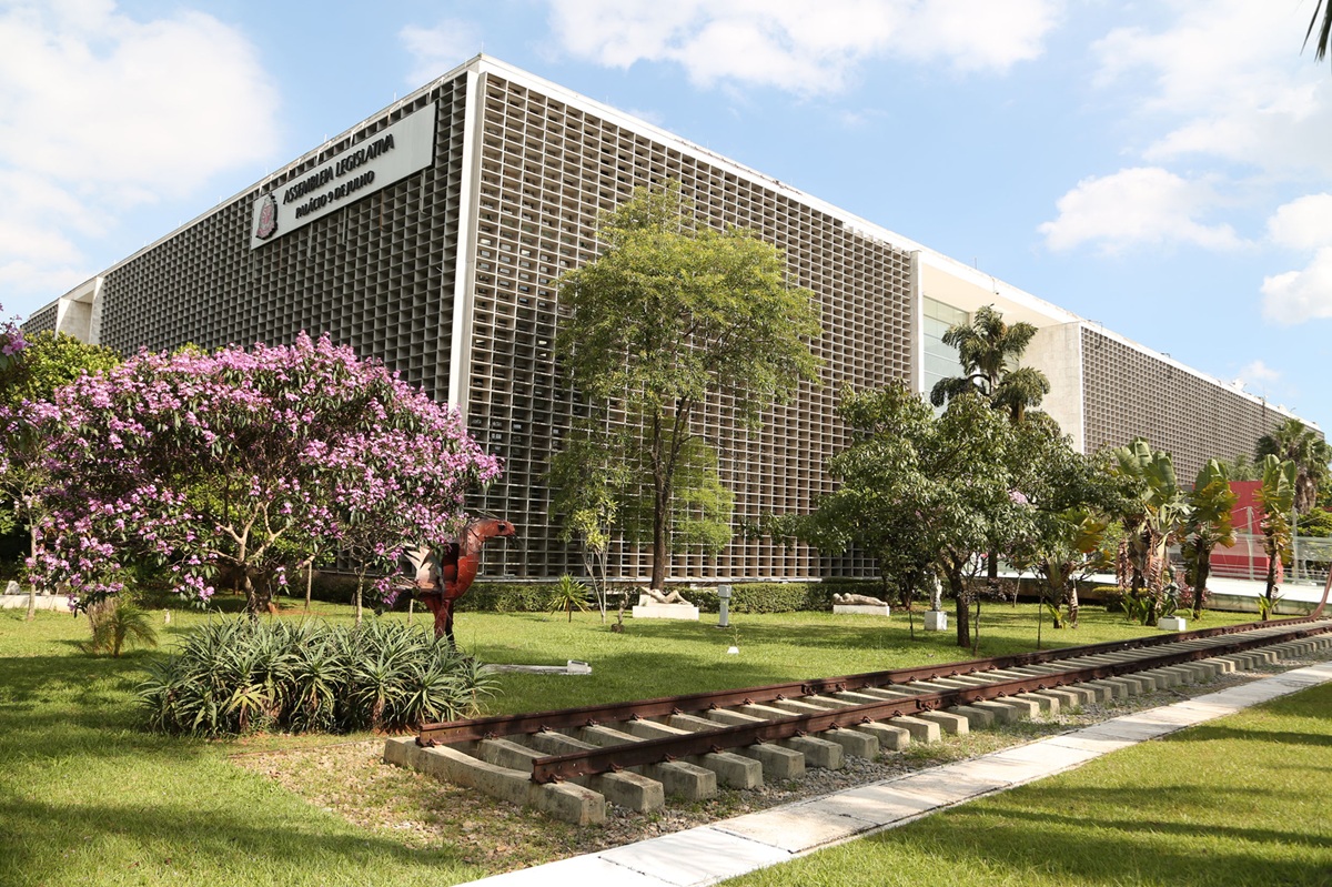 Quantidade de deputados estaduais varia de acordo com o tamanho da bancada federal de cada estado