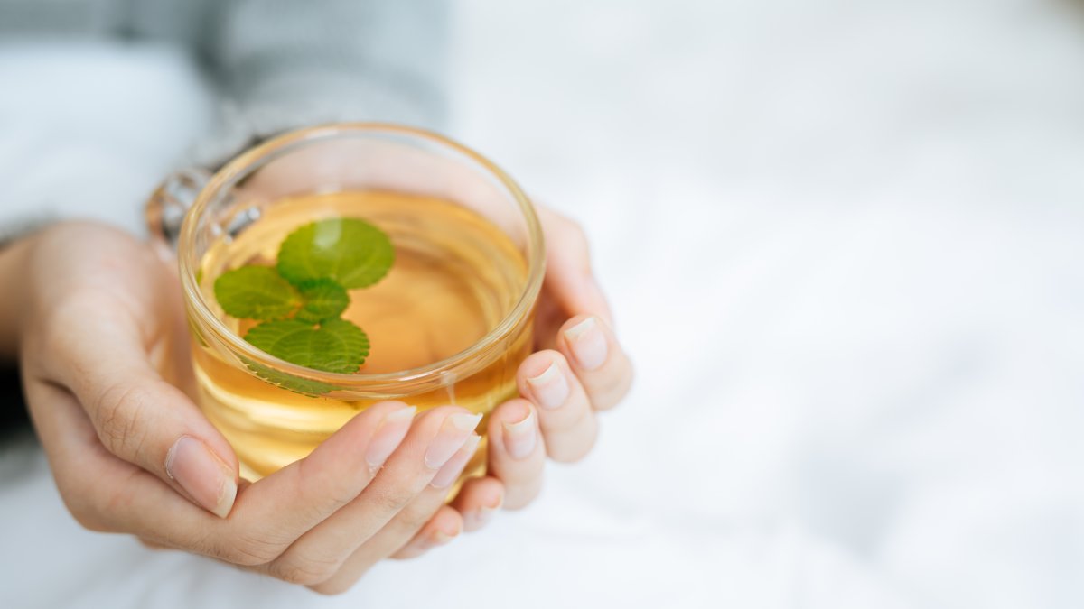 Tomar em excesso ou em horários inadequados pode causar efeitos colaterais como insônia e desconforto estomacal