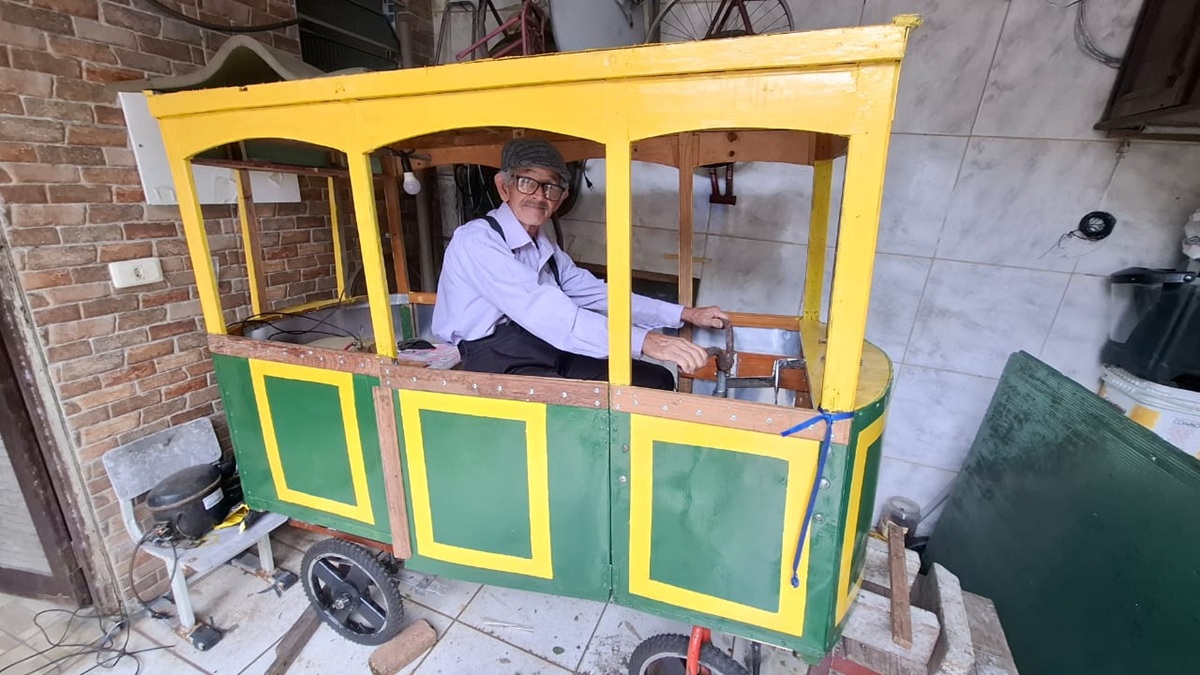 Darci Nunes, de 83 anos, criou 'bicicleta-bondinho' em meio à sua paixão por ferreomodelismo