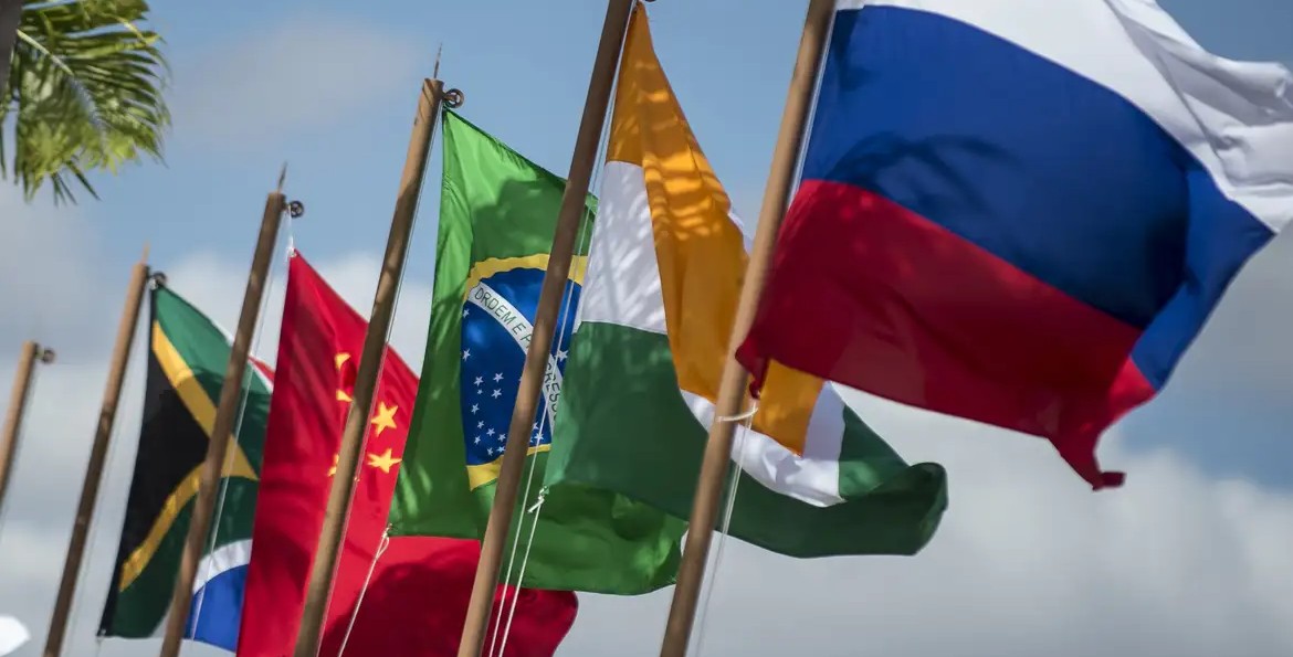 Países do Briscs estão se movimentando nos bastidores para depender menos do dólar