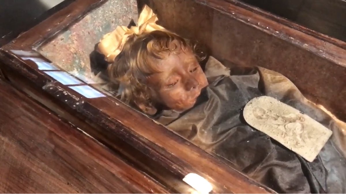 Corpo infantil preservado em Palermo atrai turistas e cientistas