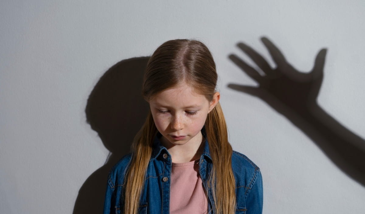 De acordo com levantamento recente, a maioria das vítimas de estupro de vulnerável no Brasil é formada por meninas