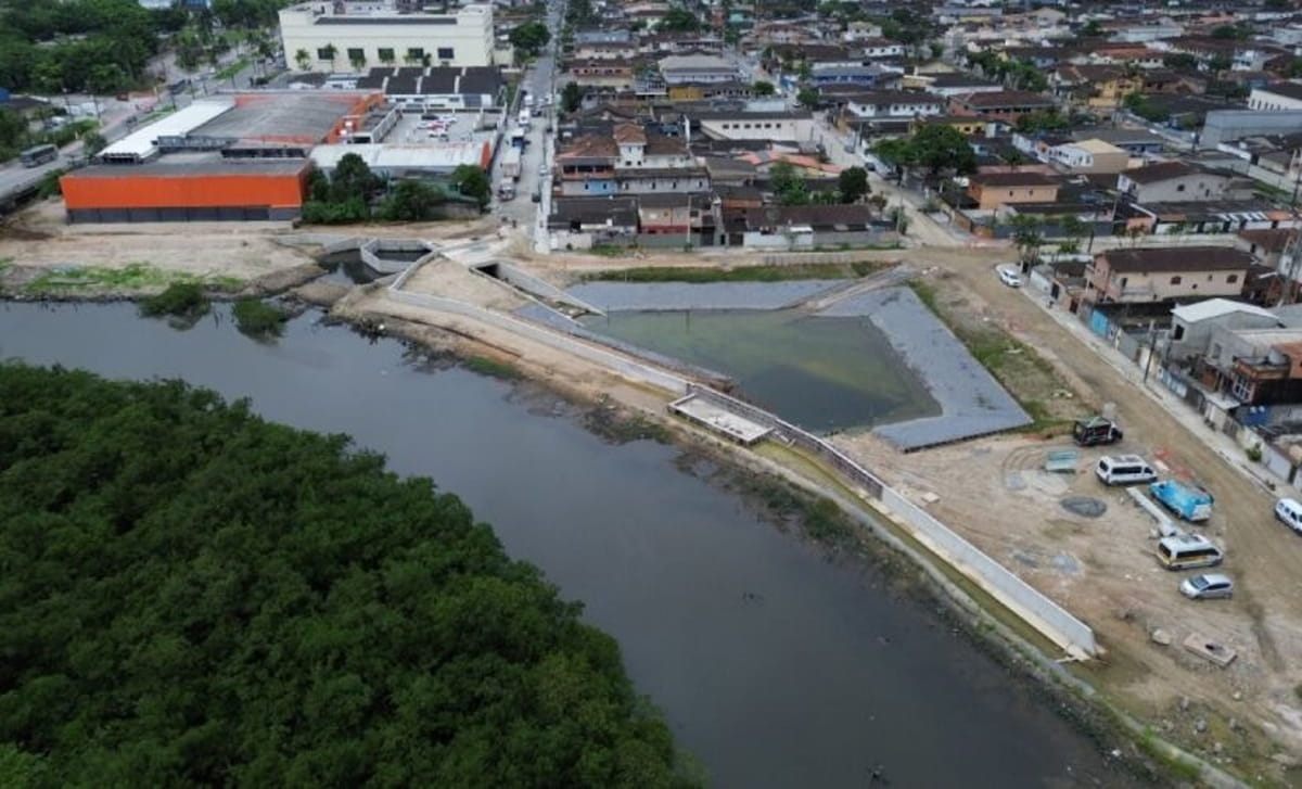 O projeto prevê a construção de três reservatórios de contenção de cheias, conhecidos como piscinões, todos localizados no bairro Santo Antônio, uma das áreas mais afetadas por enchentes na cidade