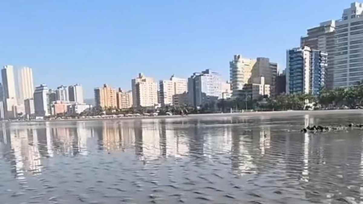 Na última quinta-feira (21), moradores de Praia Grande flagraram o recuo do mar na praia do município paulista