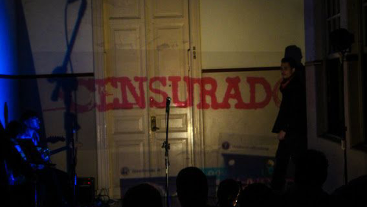 A peça percorre o caminho da censura no Brasil desde o período colonial até hoje