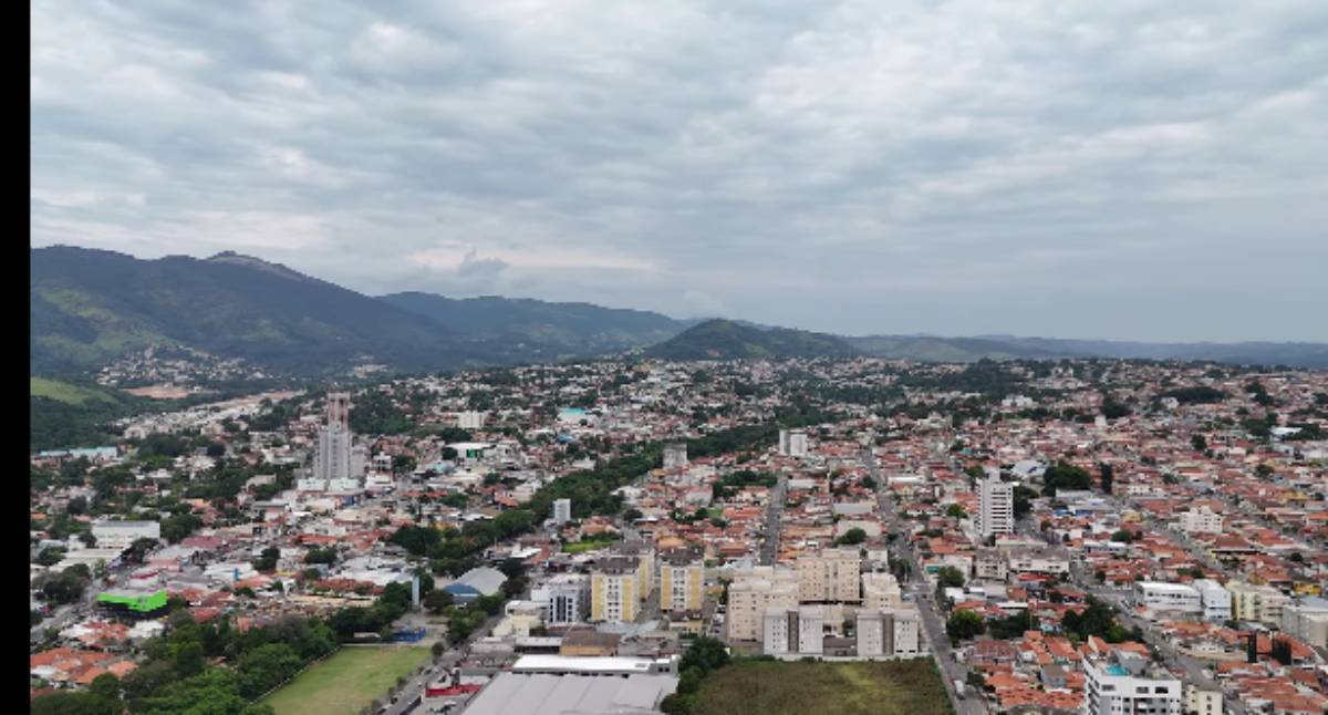 Conforme o último censo, realizado pelo Instituto Brasileiro de Geografia e Estatística, Atibaia possui 158.647 habitantes