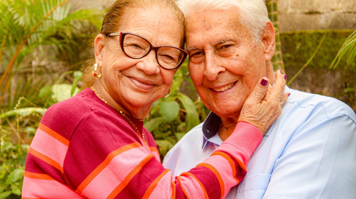 Curta 'Amar ao Envelhecer' tem roteiro e direção de Raíssa Cabral e Thalita Baeta