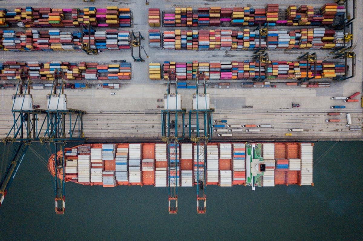 O leilão deve ser concluído ainda em 2025, movimentando a concorrência entre gigantes globais do setor.