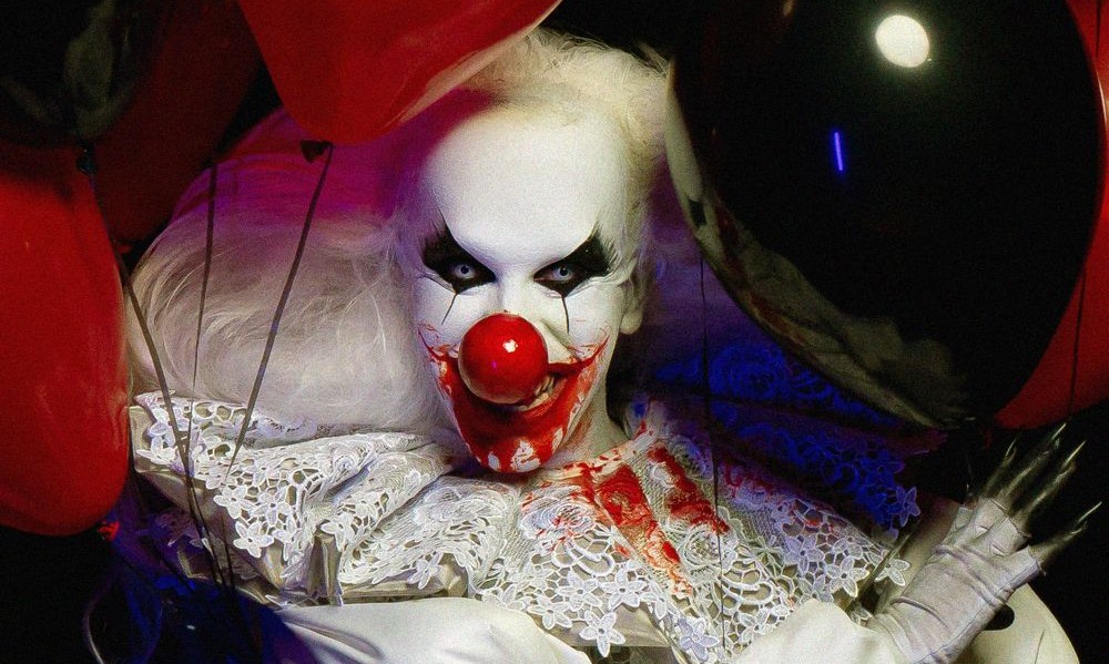 Palhaços aterrorizantes estarão espalhados na Hora do Horror do Hopi Hari