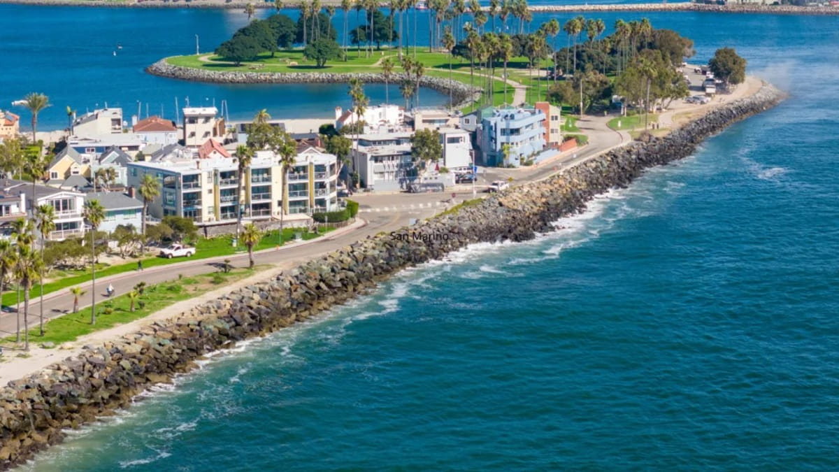 Fundado por Marinus, um pedreiro cristão fugitivo do Império Romano, San Marino teve início como uma pequena comunidade religiosa no Monte Titano