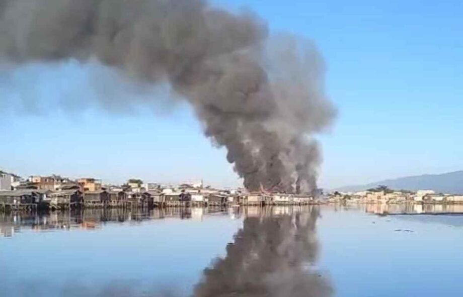 O incêndio se alastrou por diversas residências precárias, afetando cerca de 100 moradias.