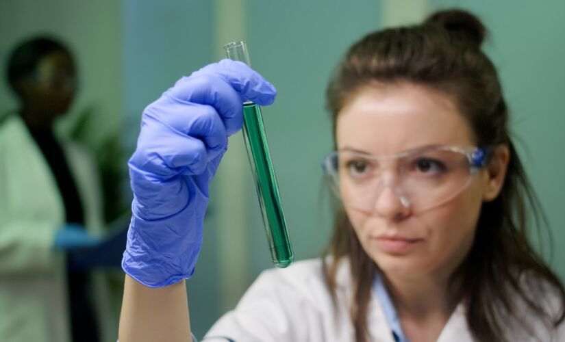 Bloqueio genético ataca ponto fraco crucial de células cancerosas agressivas.