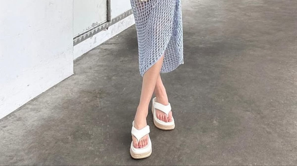 No dia a dia, já é possível vê-lo em looks com vestidos midi, saias e shorts de alfaiataria, equilibrando praticidade e estilo