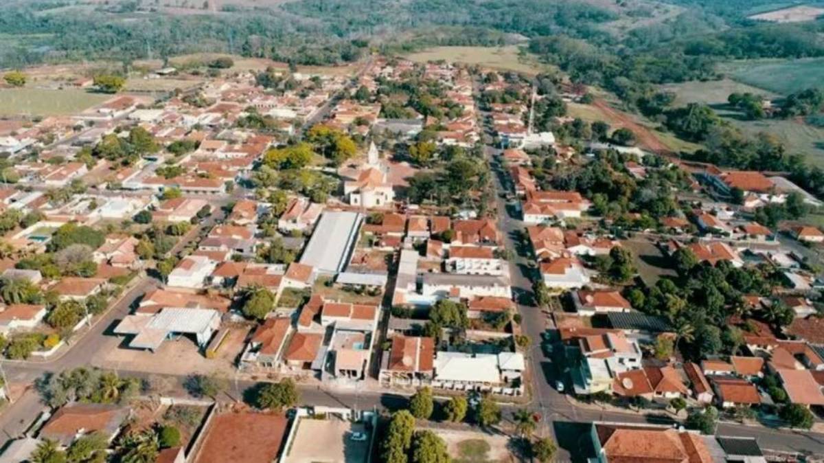 O rendimento médio no município é de 5,2 salários mínimos por mês, 0,8 acima da capital