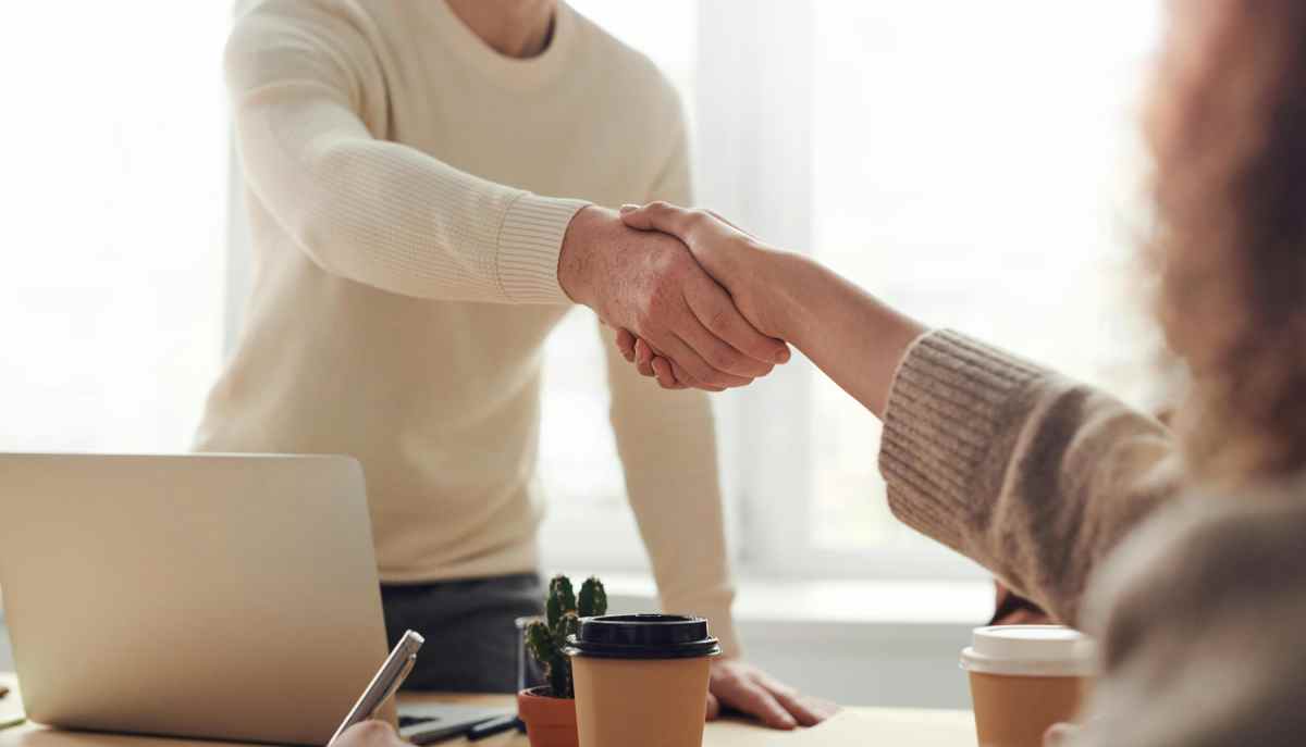 A plataforma utiliza inteligência artificial para conectar trabalhadores às oportunidades disponíveis no Sistema Nacional de Emprego (SINE)