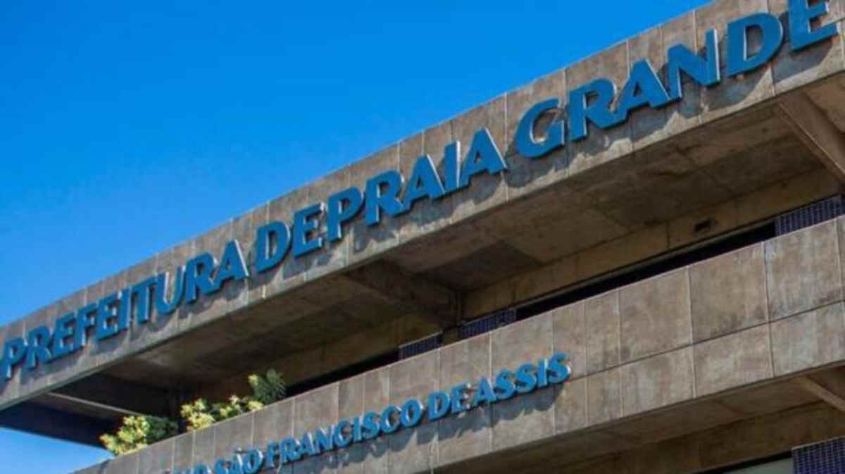 O chefe do Executivo praia-grandense aproveitou a oportunidade e conversou com o gestor do Estado sobre um tema de vital