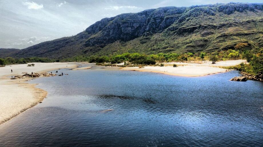 Cachoeira do Telésforo é um lugar perfeito para relaxar, brincar na água e aproveitar momentos tranquilos